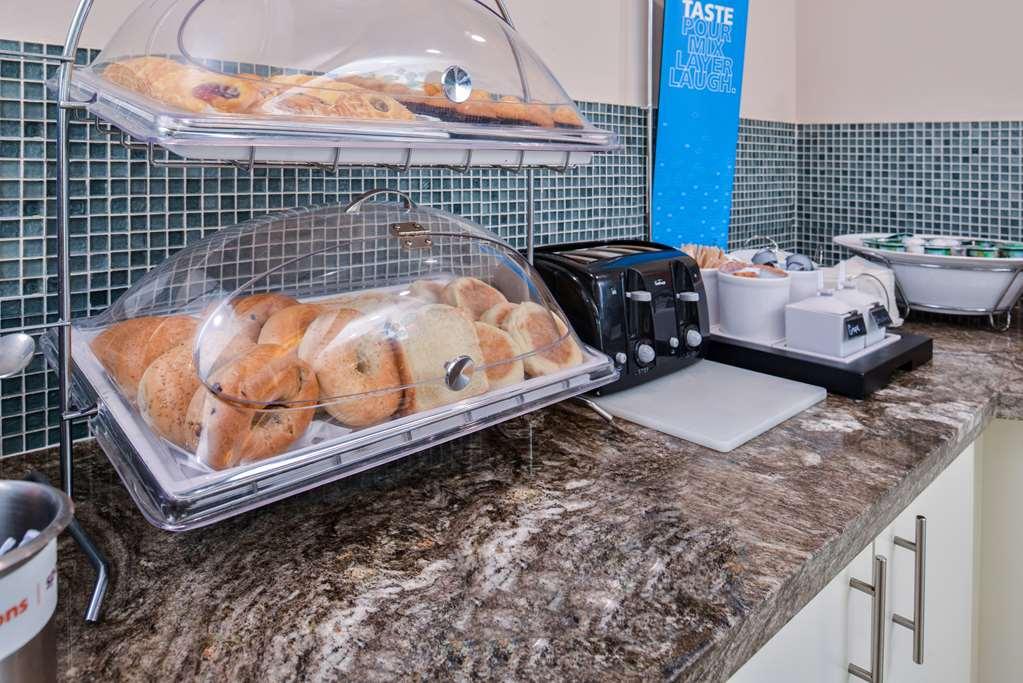 Hampton Inn Vero Beach Outlets Ресторан фото