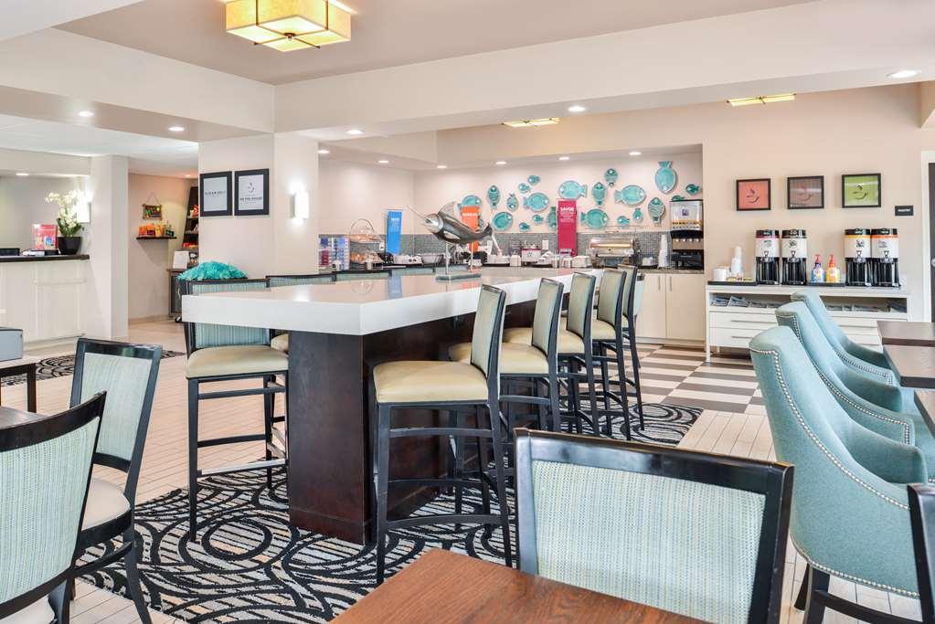 Hampton Inn Vero Beach Outlets Ресторан фото